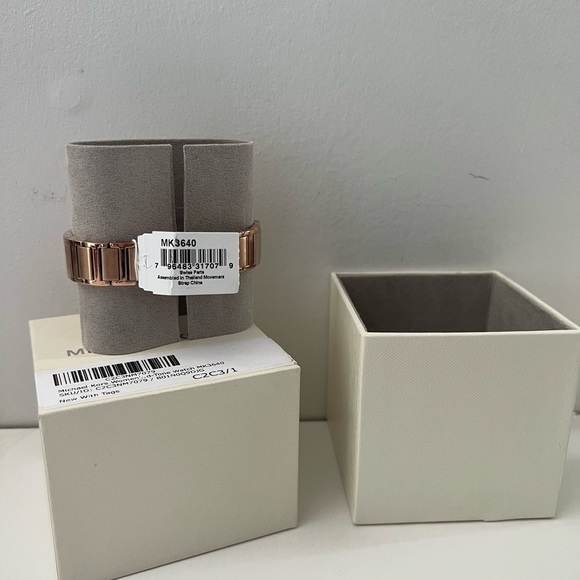 Michael Kors Women's Watch Portia, - Picture 3 of 5